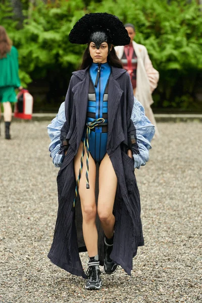 Look 11